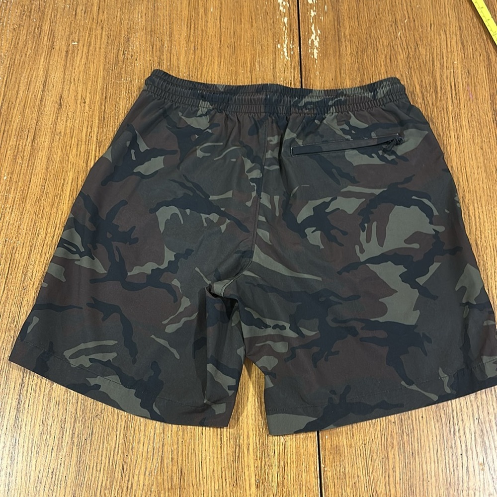 OLD NAVY Men’s Camo Athletic Shorts - Picture 5 of 5